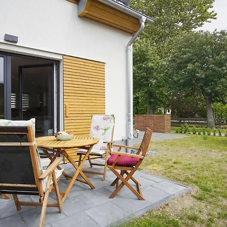 Modernes Mit Eigener Terrasse Und Kleinem Garten - Liva * Dranske