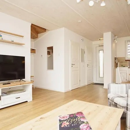 Modernes Mit Eigener Terrasse Und Kleinem Garten - Liva * Dranske