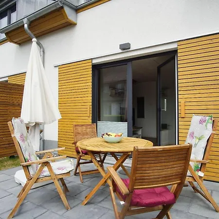 Modernes Mit Eigener Terrasse Und Kleinem Garten - Liva Dranske