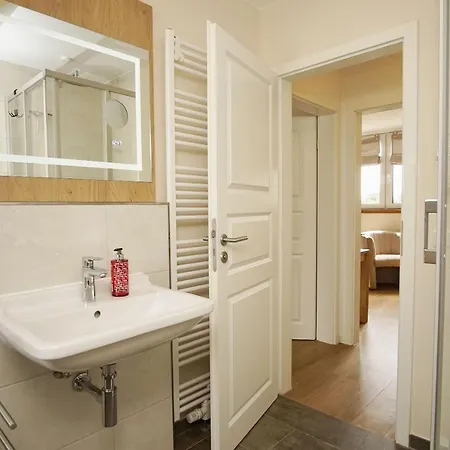 Modernes Mit Eigener Terrasse Und Kleinem Garten - Liva Tatil Evi Dranske