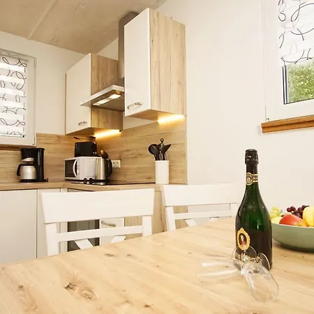 Modernes Mit Eigener Terrasse Und Kleinem Garten - Liva *